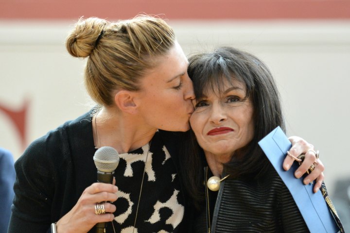 Lauren Jensen hugs mother Leslie Jensen 720x480