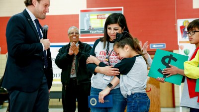 2018 Clovis Silvia Miranda daughter hug