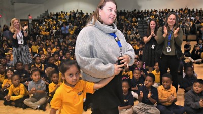 2018 Nashville Shelly Gaughan walks to front