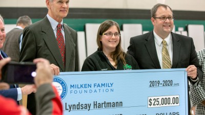 2019 NE Lyndsay Hartmann check