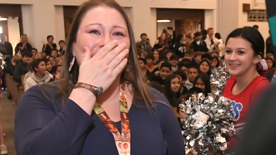 2019 TX Susan Moreno walks to front