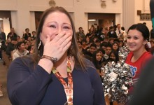 2019 TX Susan Moreno walks to front