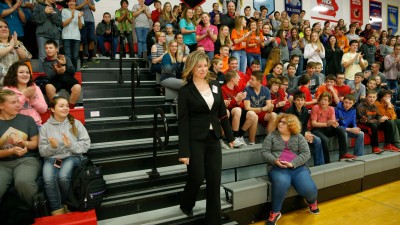 Decatur 2017 Joni Readout walks to front