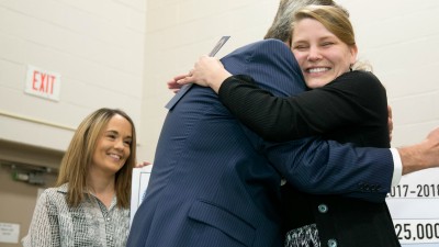 Maize 2017 Heidi Albin Randy Watson hug