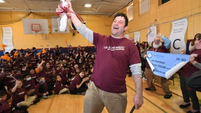 Segue John Rosenbaum cheering2